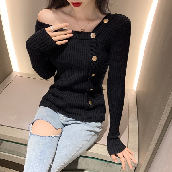 Modern női blúz ejtett ujjakkal, fém elemekkel