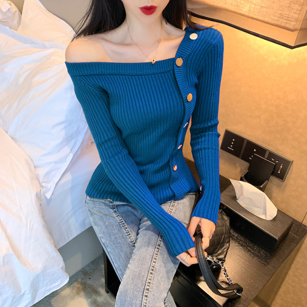 Modern női blúz ejtett ujjakkal, fém elemekkel