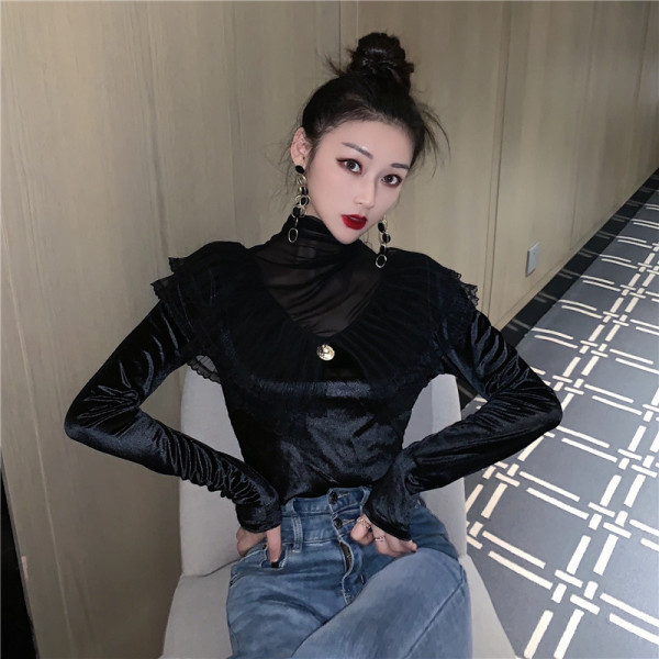 Fekete bársony női blúz békával és magas gallérral