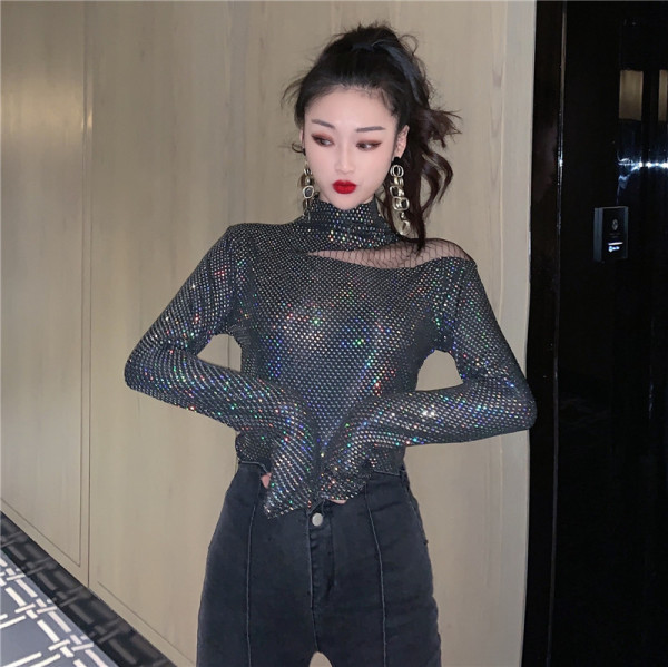 Moodne naiste litrite ja kõrge kraega pluus