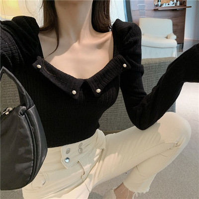 Retro női blúz puffos ujjakkal és gyöngyökkel