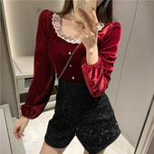 Bársony női blúz ovális nyakkivágással, csipkével