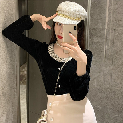 Bársony női blúz ovális nyakkivágással, csipkével