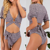 Új modell fürdőruha két részből, rövid ujjal és megkötővel