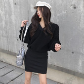 Spitsikaelusega ja laiade varrukatega naiste must kleit