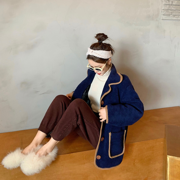 Gyapjú női retro kabát zsebekkel és gombokkal - széles modell