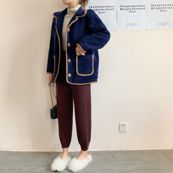 Gyapjú női retro kabát zsebekkel és gombokkal - széles modell