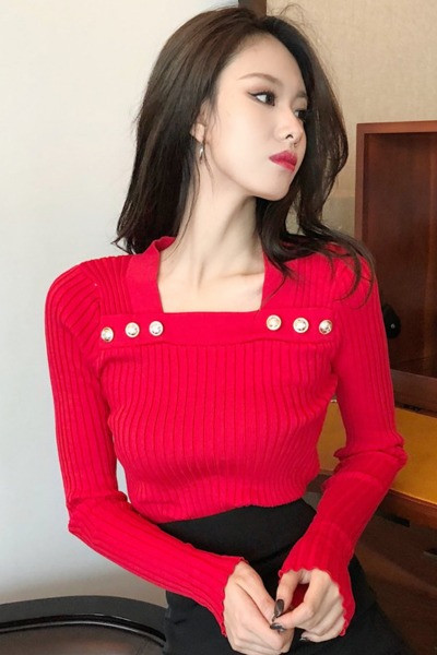 Alkalmi női blúz négyzet alakú nyakkivágással és gombokkal