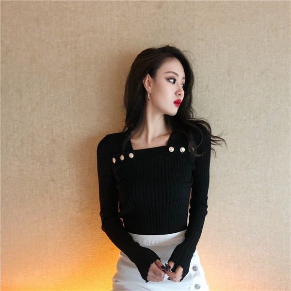 Alkalmi női blúz négyzet alakú nyakkivágással és gombokkal