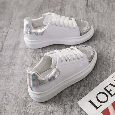 Lameda talla, läikiva efekti ja paeltega vabaaja naiste tossud