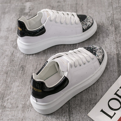 Lameda talla, läikiva efekti ja paeltega vabaaja naiste tossud