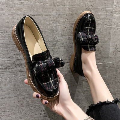 Ležerne ženske cipele s trakom i ravnim potplatom