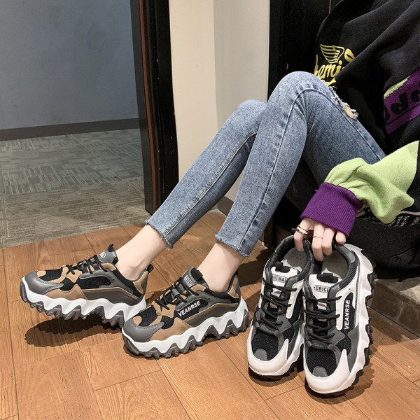 Kareda talla ja paeltega naiste vabaaja tossud