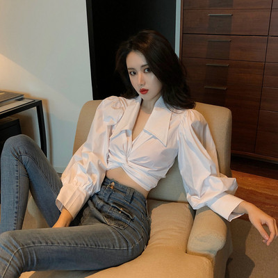 Kratka ženska košulja sa velikom kragnom i širokim rukavima