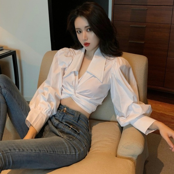 Kratka ženska košulja sa velikom kragnom i širokim rukavima