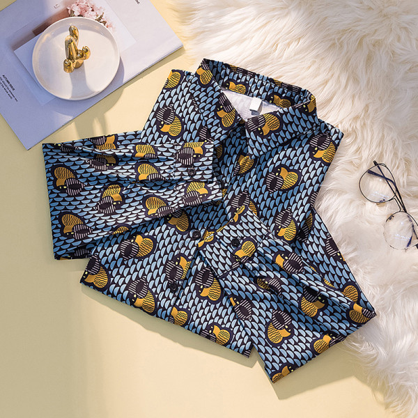 Suur pikkade varrukate ja värvilise südamemustriga naiste särk