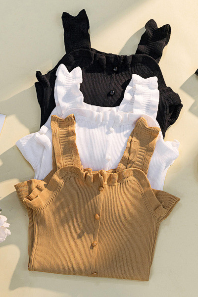 Suur laiade rihmade ja nööpidega naiste topp