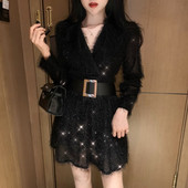 Bolyhos női ruha spitz nyakkivágással, hátul megkötővel