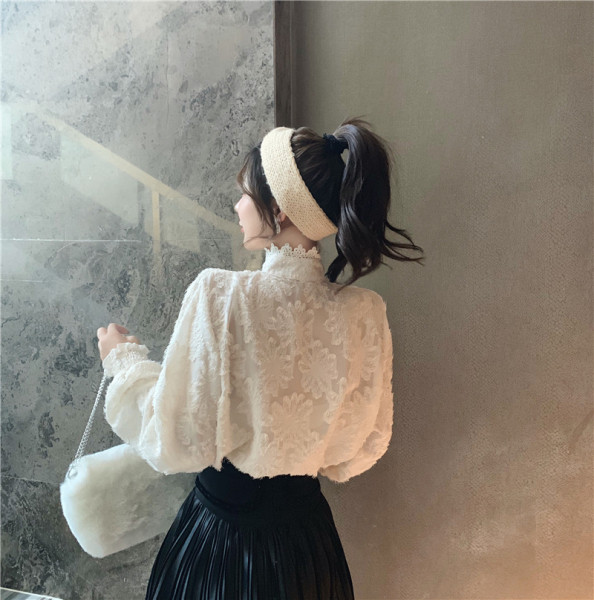 Stílusos női csipke ing gyöngy gombokkal