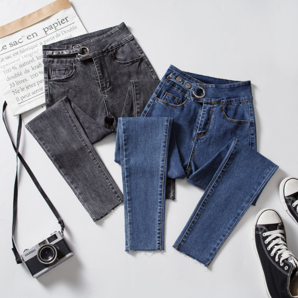 Kõrge vöökoha ja mittestandardse kinnitusega vabaaja naiste teksad