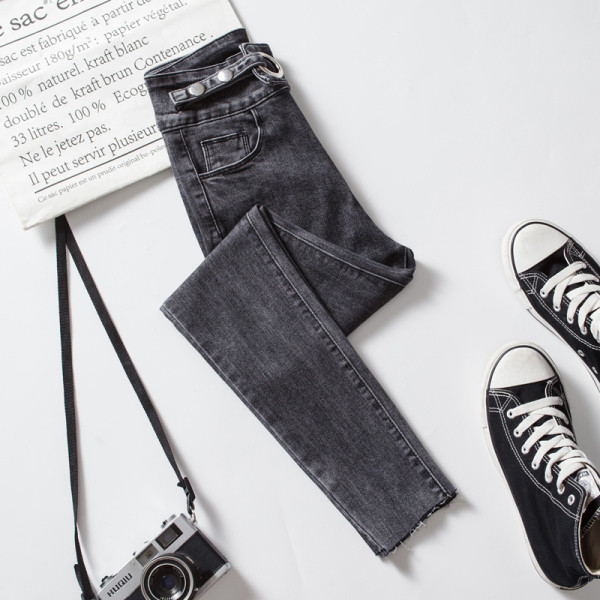 Kõrge vöökoha ja mittestandardse kinnitusega vabaaja naiste teksad