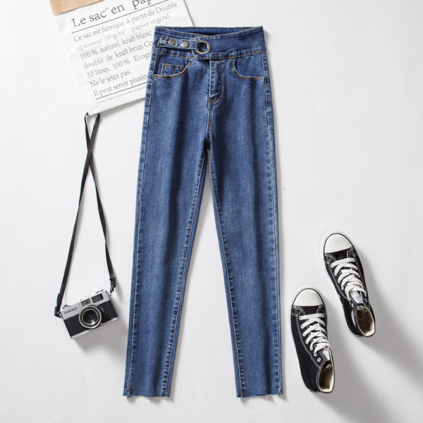 Kõrge vöökoha ja mittestandardse kinnitusega vabaaja naiste teksad