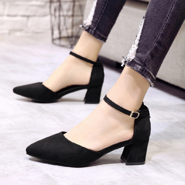 Stilīgas sieviešu kurpes no eko zamšādas ar zemiem papēžiem