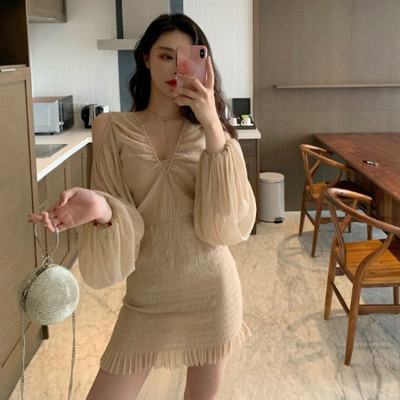 Beež naiste kleit langetatud laiade varrukatega