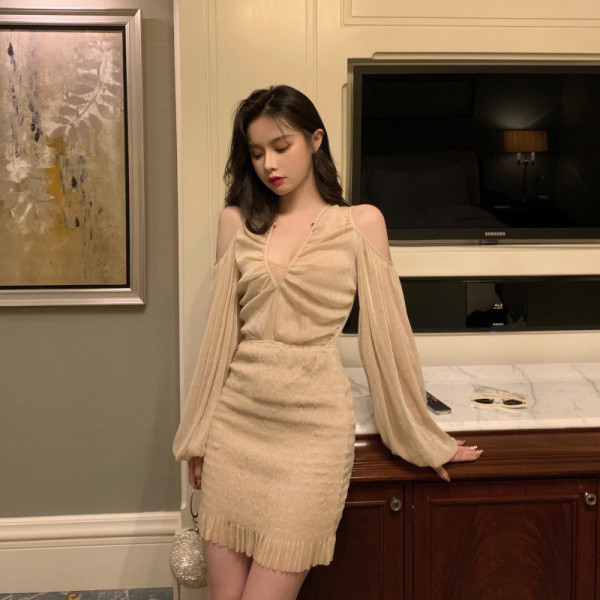 Beež naiste kleit langetatud laiade varrukatega