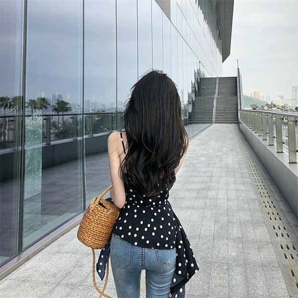 Napi aszimmetrikus női felső vékony pánttal