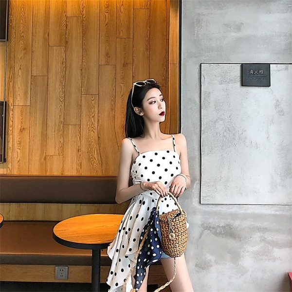 Napi aszimmetrikus női felső vékony pánttal