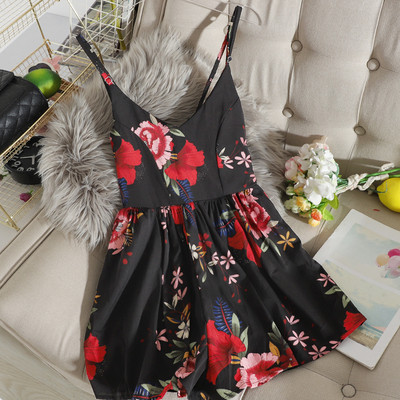 Női nyári overall új modellje virágmintával és vékony pántokkal