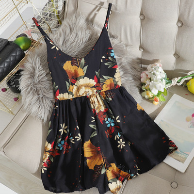 Női nyári overall új modellje virágmintával és vékony pántokkal