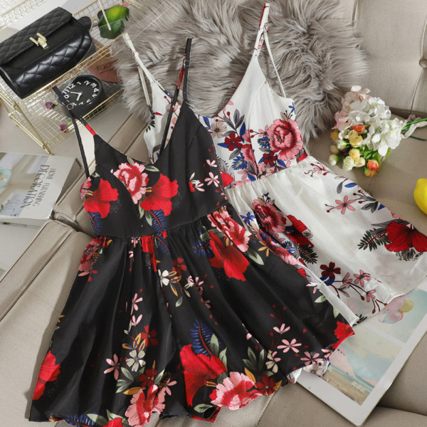 Lillemustri ja peenikeste rihmadega naiste suviste kombinesoonide uus mudel