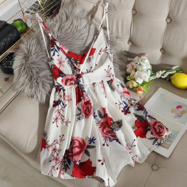 Lillemustri ja peenikeste rihmadega naiste suviste kombinesoonide uus mudel