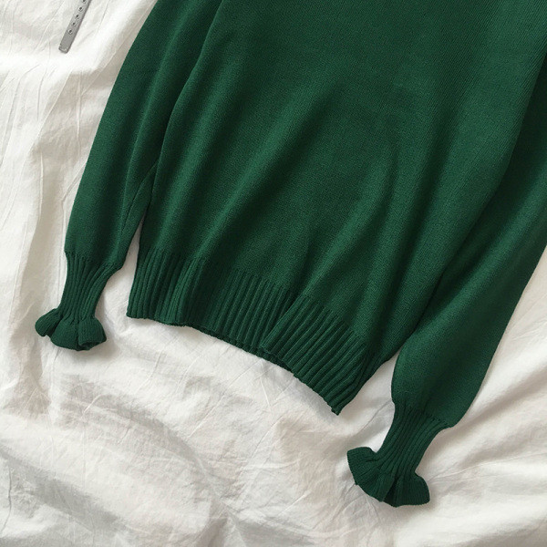 Sima női pulóver magas gallérral és hosszú ujjal