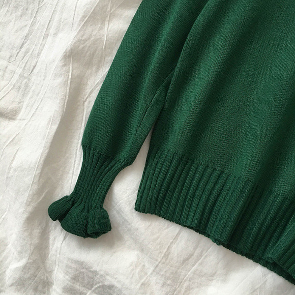 Sima női pulóver magas gallérral és hosszú ujjal