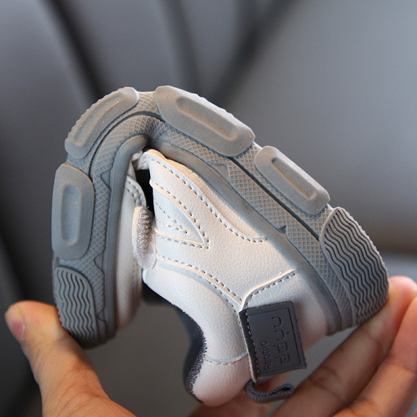 Kleebise ja lipsudega vabaaja laste tossud poistele