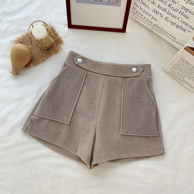 Modern női rövidnadrág magas derékkal és zsebekkel