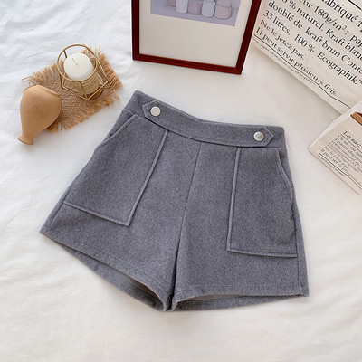 Modern női rövidnadrág magas derékkal és zsebekkel