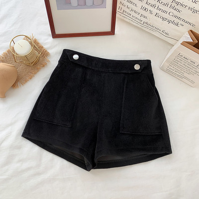 Modern női rövidnadrág magas derékkal és zsebekkel