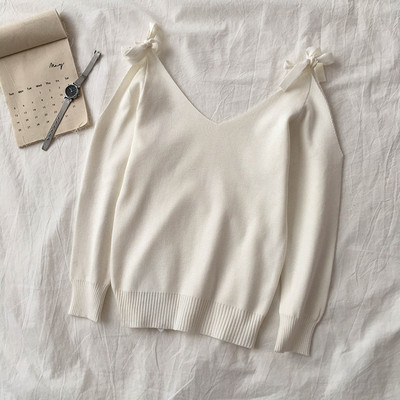 Õhuke paljaste õlgade, spitsikaelusega ja lipsudega naiste kampsun