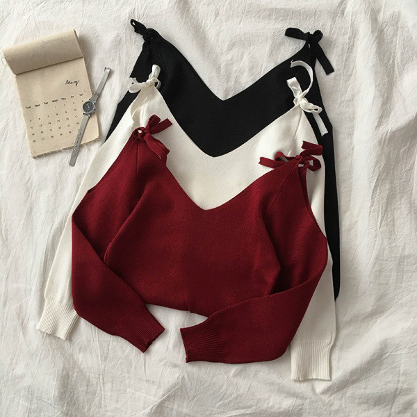 Õhuke paljaste õlgade, spitsikaelusega ja lipsudega naiste kampsun