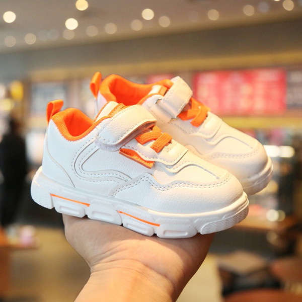 Tavaszi gyerek tornacipő fűzővel és matricával fiúknak és lányoknak