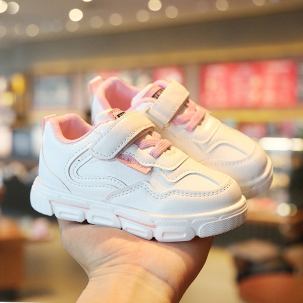 Tavaszi gyerek tornacipő fűzővel és matricával fiúknak és lányoknak