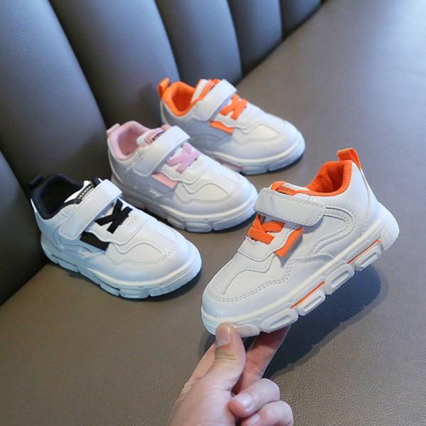 Tavaszi gyerek tornacipő fűzővel és matricával fiúknak és lányoknak