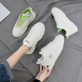 Ekobőrből készült, lapos talpú, alkalmi női tornacipő