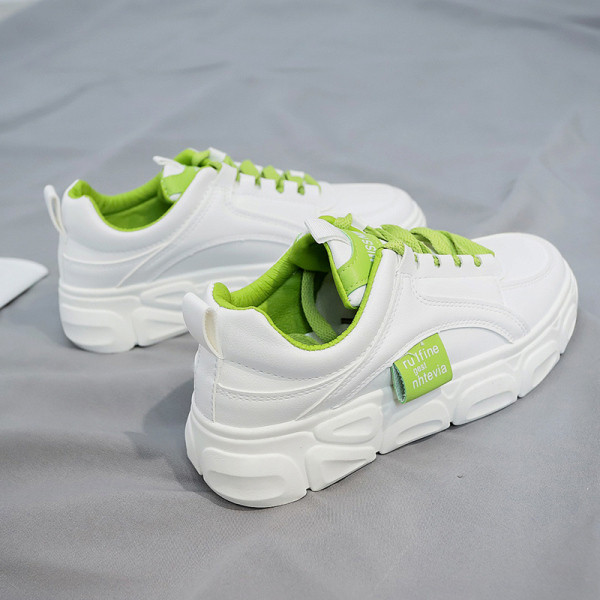 Ekobőrből készült, lapos talpú, alkalmi női tornacipő