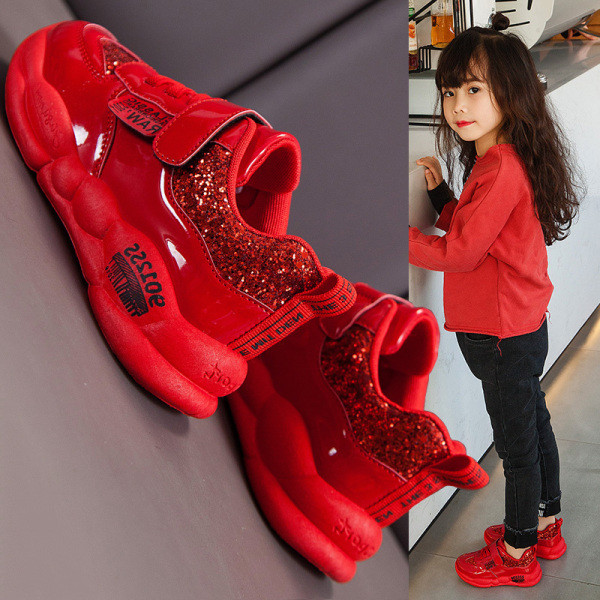 Modern, fényes hatású gyerekcipő lányoknak