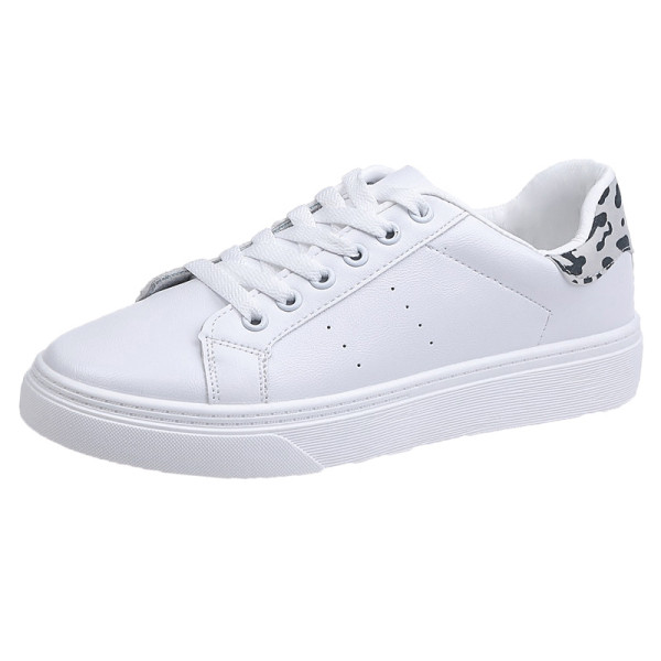 Μοντέρνα γυναικεία αθλητικά παπούτσια από έκο δέρμα  με ίσια σόλα σε λευκό χρώμα